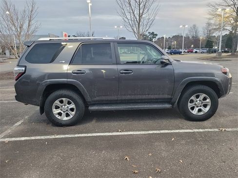 Used 2018 Toyota 4Runner SR5 Premium image 2