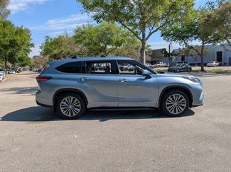 Used 2021 Toyota Highlander Platinum video 4