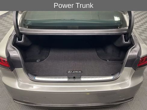 Certified 2022 Lexus LS 500 w/ Accessory Package (Z2) RWD image 8