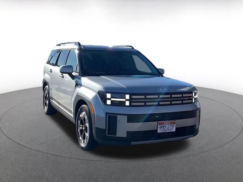 Used 2025 Hyundai Santa Fe SEL image 3