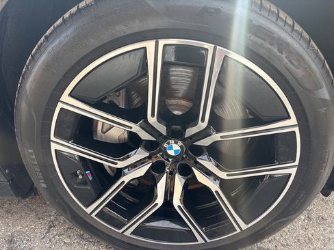 Used 2024 BMW 750e xDrive 750e xDrive Plug-In Hybrid w/ Premium Package image 5