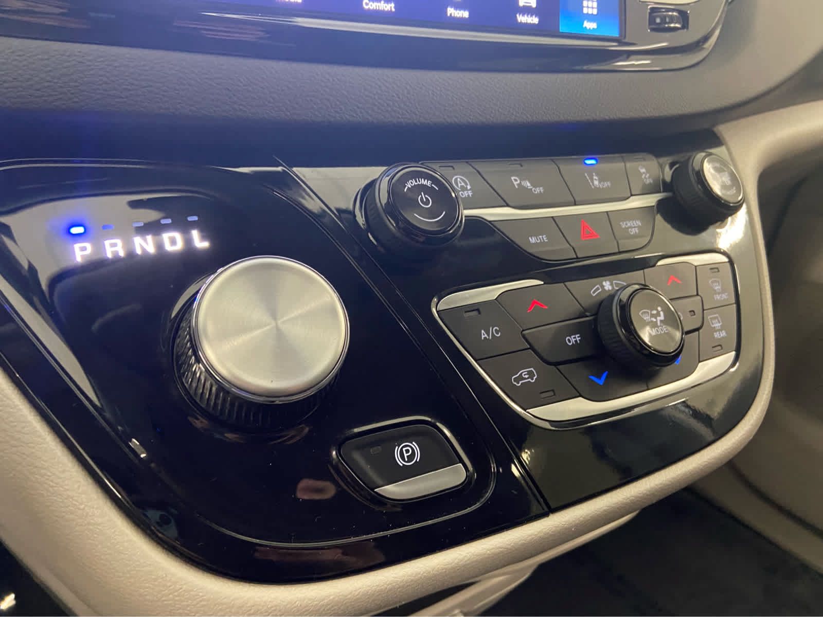 Used 2024 Chrysler Pacifica Touring-L FWD image 31