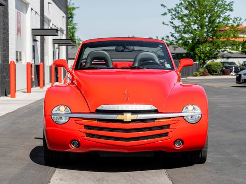 Used 2005 Chevrolet SSR w/ Preferred Equipment Group RWD image 34