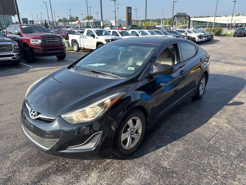 Used 2016 Hyundai Elantra SE image 1