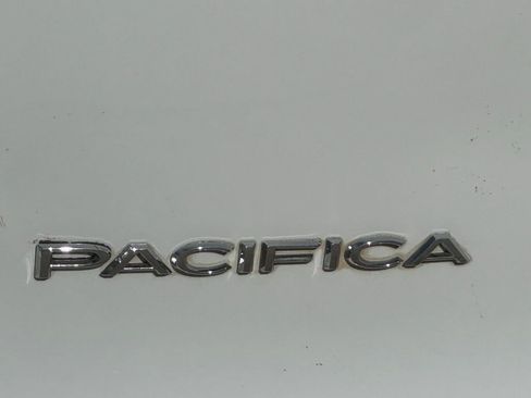 Used 2022 Chrysler Pacifica Touring-L FWD image 15