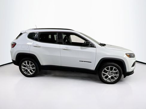 Used 2022 Jeep Compass Latitude AWD/4WD image 4