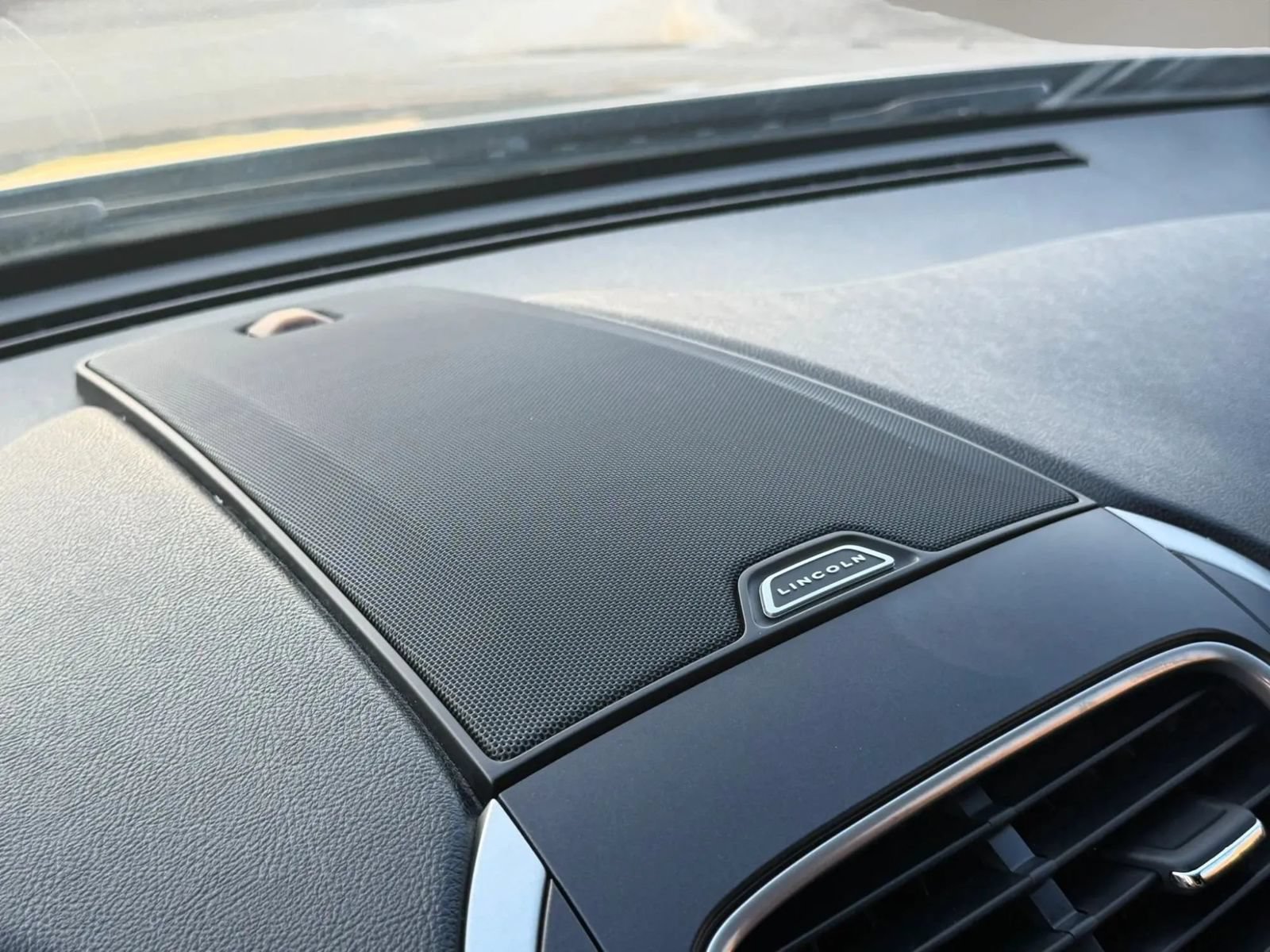 Used 2017 Lincoln MKX Premiere FWD image 32
