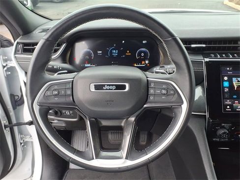 Certified 2022 Jeep Grand Cherokee Altitude image 22