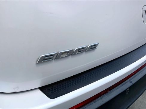 Used 2016 Ford Edge Titanium w/ Equipment Group 301A FWD image 10