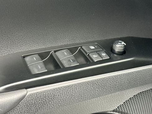 Used 2025 Toyota Camry SE image 13