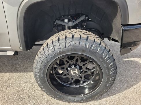 Used 2025 Chevrolet Silverado 2500 Custom w/ Custom Value Package image 21