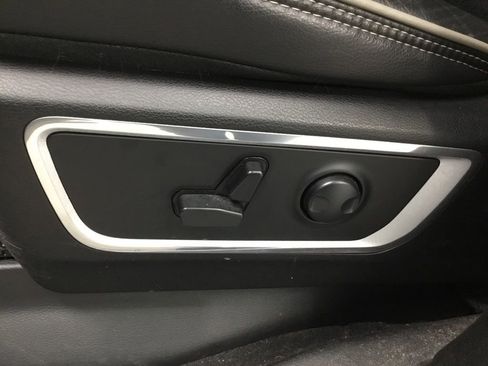 Used 2023 RAM 1500 Laramie AWD/4WD image 10