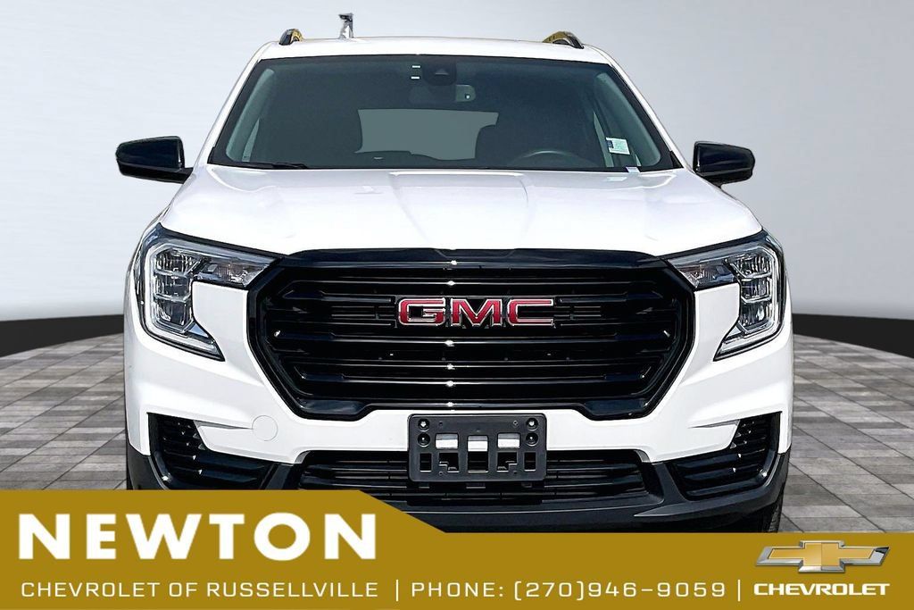 Used 2023 GMC Terrain SLE w/ Driver Convenience Package AWD/4WD image 3