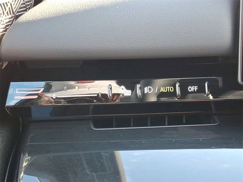 Used 2025 BMW 530i xDrive w/ Premium Package image 17