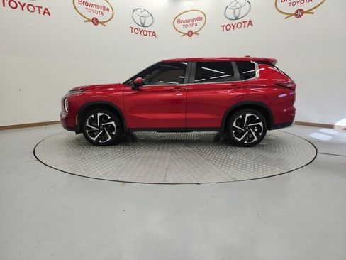 Used 2023 Mitsubishi Outlander SE image 3