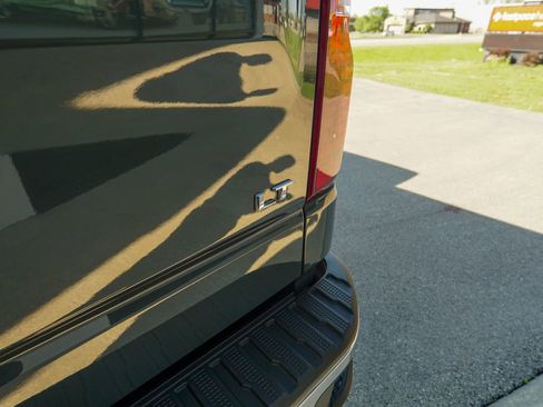 Used 2025 Chevrolet Silverado 1500 LT w/ Z71 Off-Road Package AWD/4WD image 10