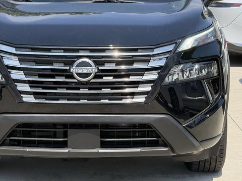 Used 2025 Nissan Rogue SV AWD/4WD image 8