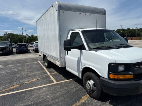 Used 2016 Chevrolet Express 3500 RWD image 5