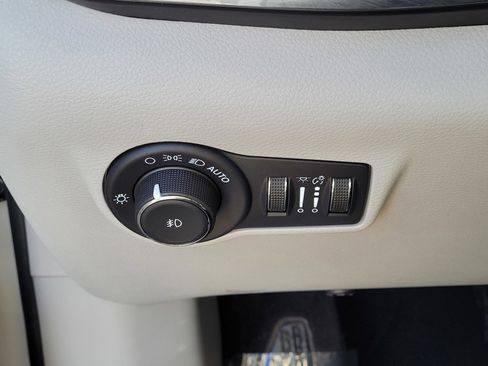 Used 2022 Jeep Compass Limited w/ Mopar Graphics Package image 18