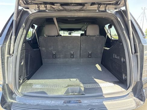 Used 2025 Chevrolet Suburban High Country AWD/4WD image 17