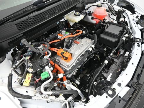 Used 2025 Chevrolet Equinox EV LT w/ Convenience Package image 35