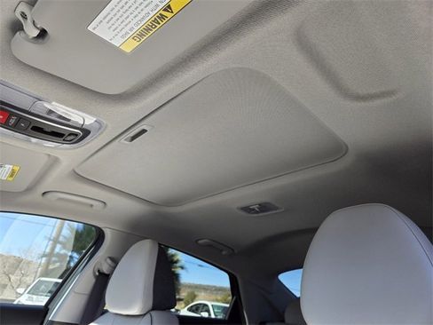 Used 2025 Hyundai Elantra Limited image 10