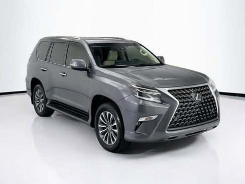 Used 2022 Lexus GX 460 Luxury w/ Accessory Package AWD/4WD image 3