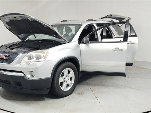 Used 2011 GMC Acadia SLE image 9