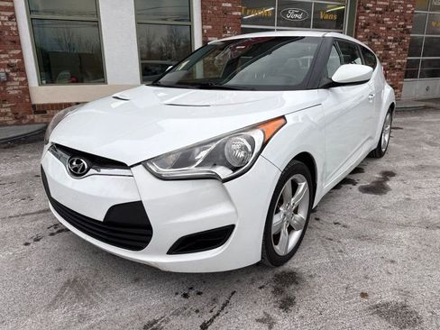 Used 2013 Hyundai Veloster image 1