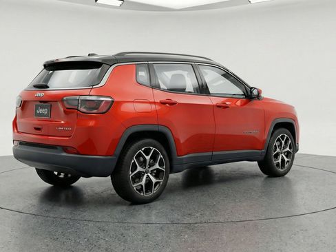 Used 2025 Jeep Compass Limited image 9