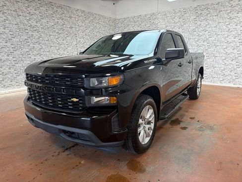 Used 2020 Chevrolet Silverado 1500 Custom w/ Custom Convenience Package RWD image 3
