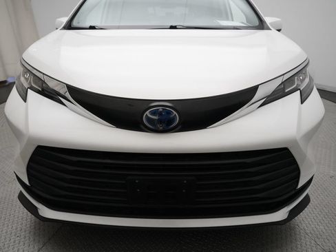 Used 2023 Toyota Sienna LE FWD image 22