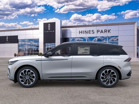 New 2026 Lincoln Nautilus Reserve AWD/4WD image 3