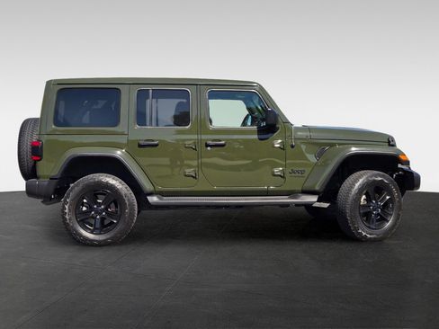 Used 2021 Jeep Wrangler Unlimited Sahara AWD/4WD image 3