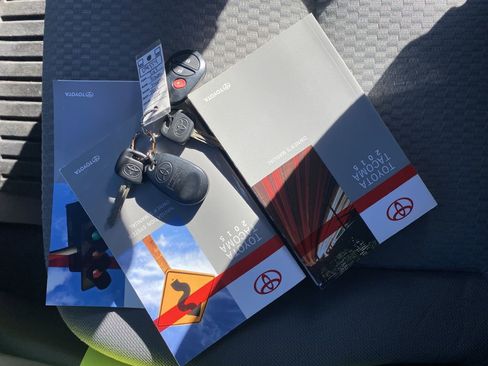 Used 2015 Toyota Tacoma 2WD Access Cab image 15