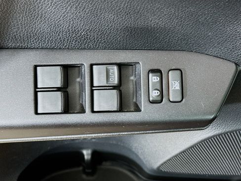 Used 2018 Toyota RAV4 XLE FWD image 15