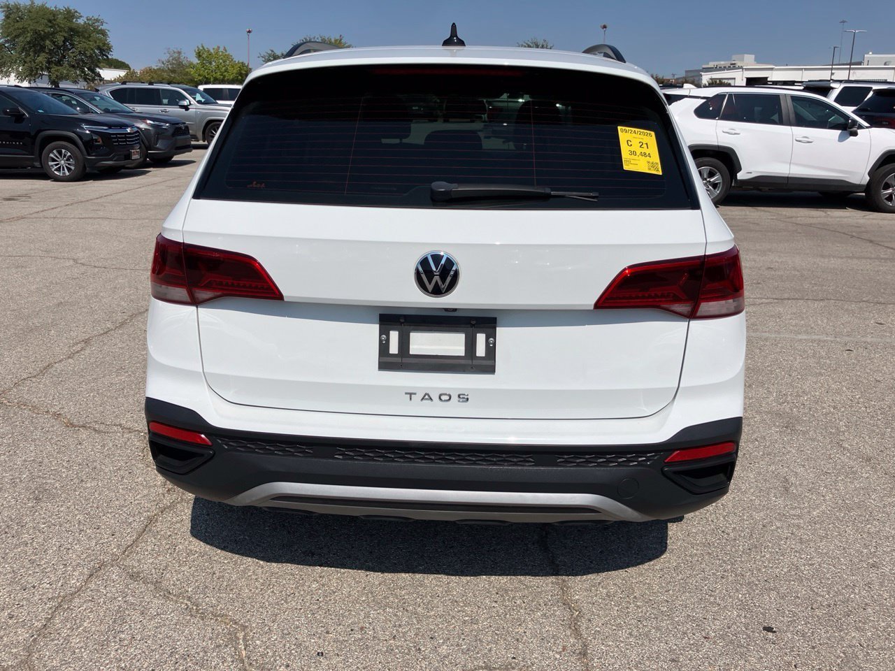 Used 2022 Volkswagen Taos S FWD image 5