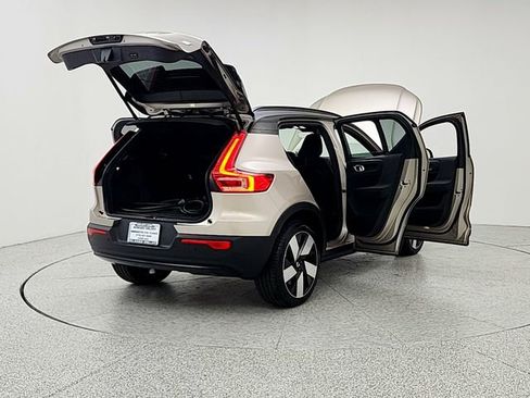 Used 2023 Volvo XC40 Recharge Ultimate w/ Protection Package Premier AWD/4WD image 11