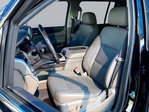 Used 2017 GMC Yukon XL SLT w/ Premium Edition RWD image 8
