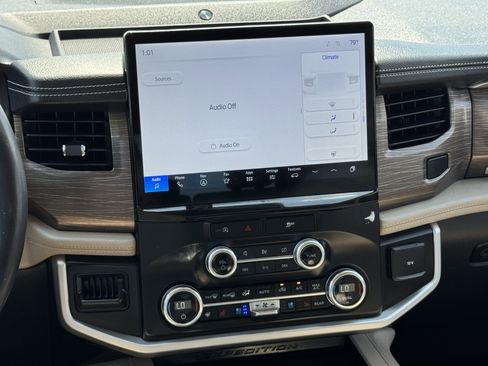 Used 2024 Ford Expedition Limited image 17