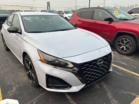 Certified 2023 Nissan Altima 2.5 SR FWD image 2