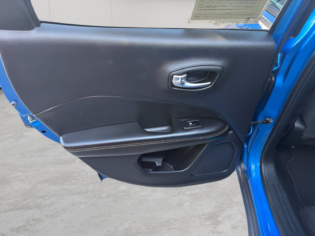 Used 2018 Jeep Compass Sport w/ Mopar Graphics Package FWD image 6