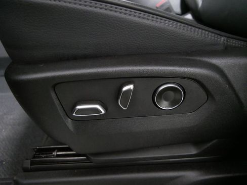 Used 2025 GMC Yukon Denali w/ Advanced Technology Package image 16