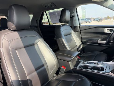 Used 2023 Ford Explorer XLT w/ Equipment Group 202A image 12