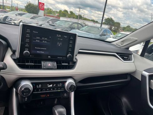 Used 2021 Toyota RAV4 XLE Premium FWD image 14