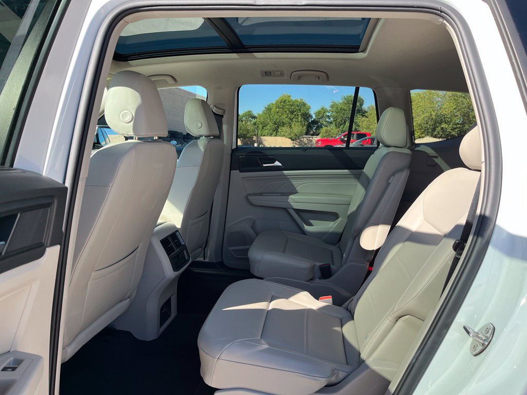 Used 2023 Volkswagen Atlas SE w/ Panoramic Sunroof Package FWD image 15