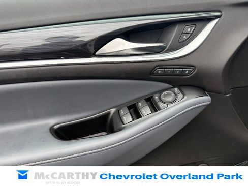 Used 2022 Buick Enclave Premium image 18