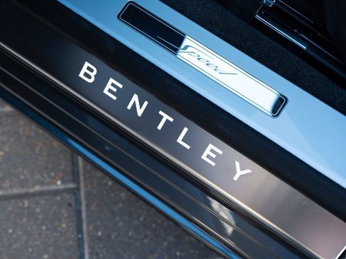 Used 2025 Bentley Flying Spur Plug-In Hybrid AWD/4WD image 19