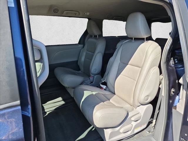 Used 2019 Toyota Sienna XLE w/ XLE Navigation Package FWD image 19