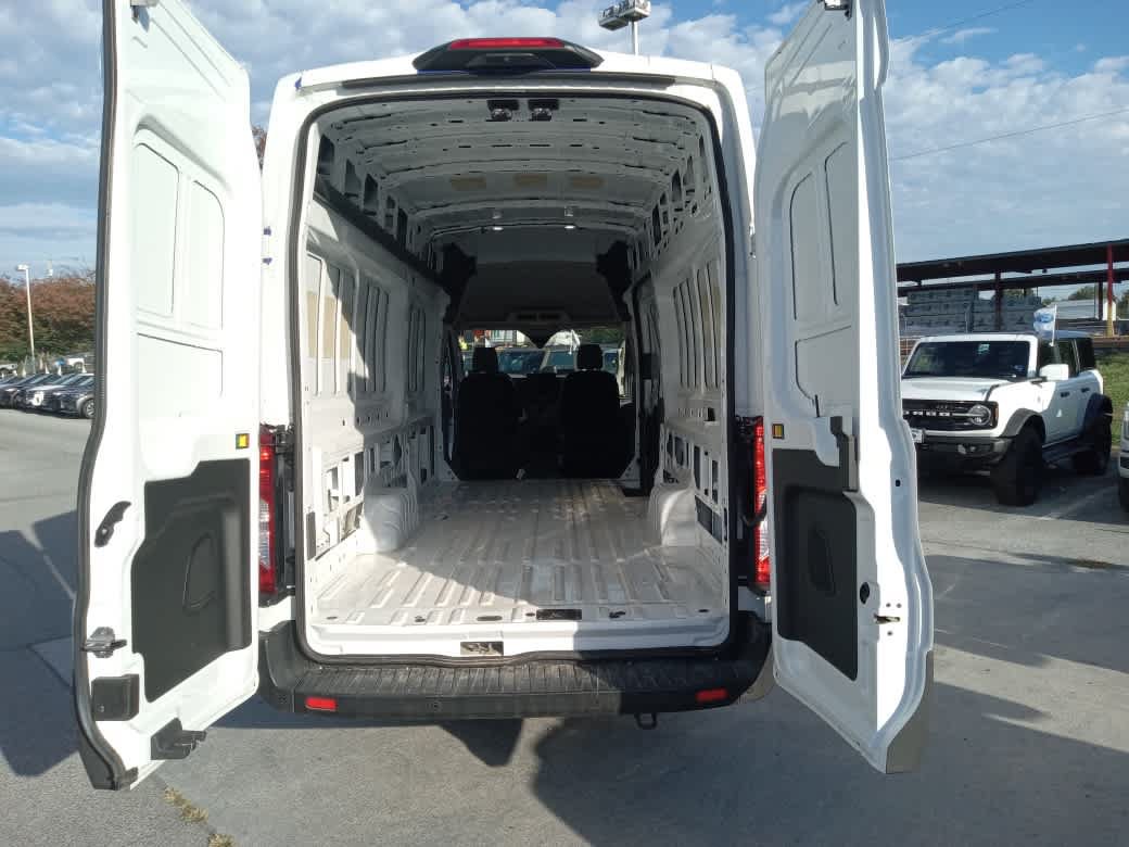 Used 2023 Ford E-Transit 148 High Roof Extended RWD image 22